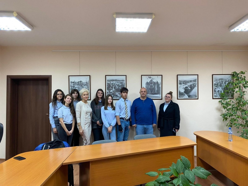 Вече 15  поредни години  в училището успешно се развива Националната  програма „Ученически олимпиади и състезания“